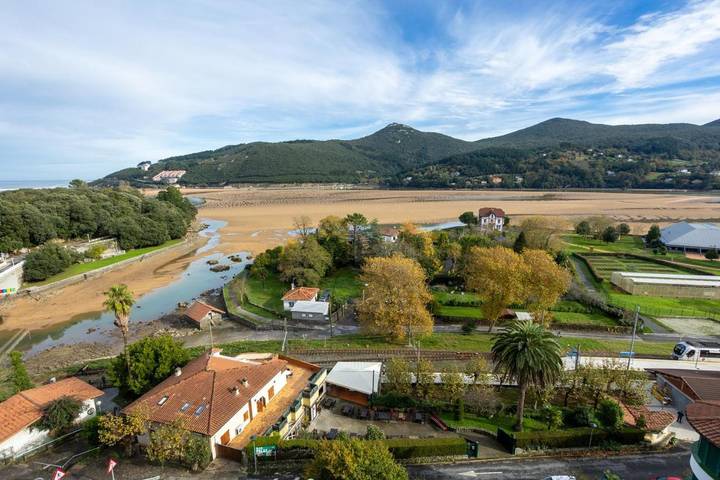 Gîte pour 6 personnes, avec vue sur le lac ainsi que vue et balcon à Busturia - 2