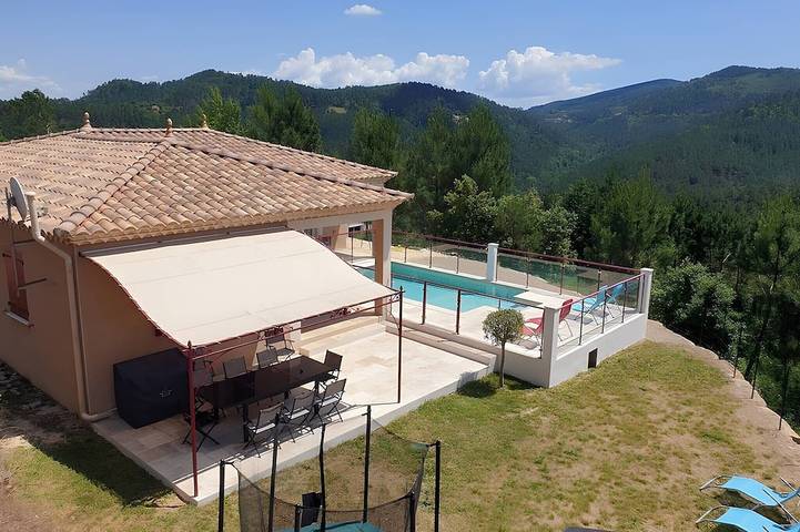 Location de vacances pour 8 personnes, avec Terrasse et Jardin à Chamborigaud