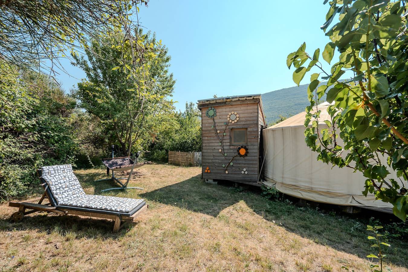 La yourte des abeilles, drôme provençale in La Roche-sur-le-Buis, Région de nyons