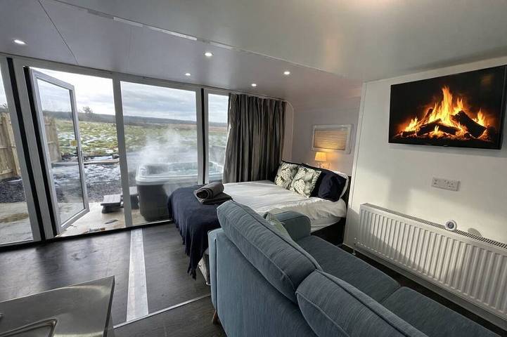 Holiday apartment for 2 people, with hot tub in Northern Ireland