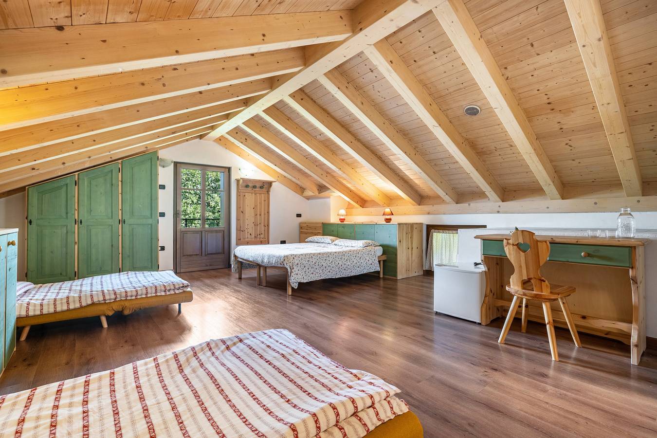 Chambre 'Camera Quadrupla' avec vue sur les montagnes, jardin commun et balcon in Ala ( Trentino), Trentino