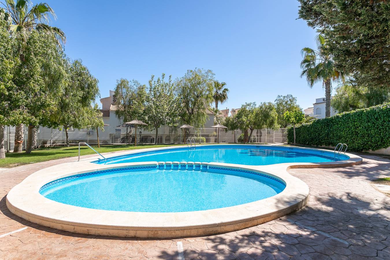 Holiday Home 'Bungalow 213' with Shared Pool, Wi-Fi and Air Conditioning in Santa Pola, Costa Blanca