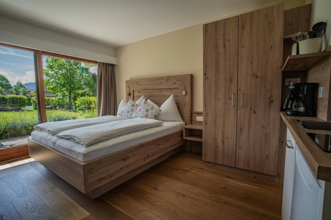 Ganze Ferienwohnung, Apartment Nr. 2 (A) mit Gartenblick in Maurach, Eben am Achensee