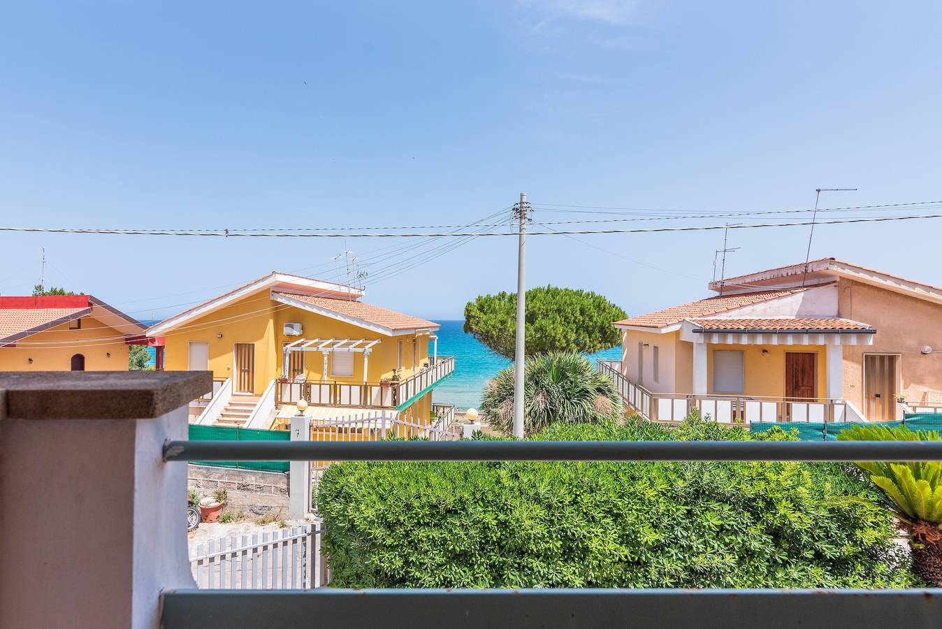 Holiday Home "Villa Clara" with Sea View, Covered Terrace and Garden in Gallina - Avola, Avola