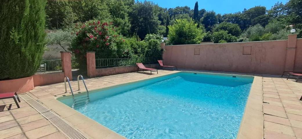 Chambre d’hôte pour 2 personnes, avec Terrasse et Jardin ainsi que Piscine et Vue