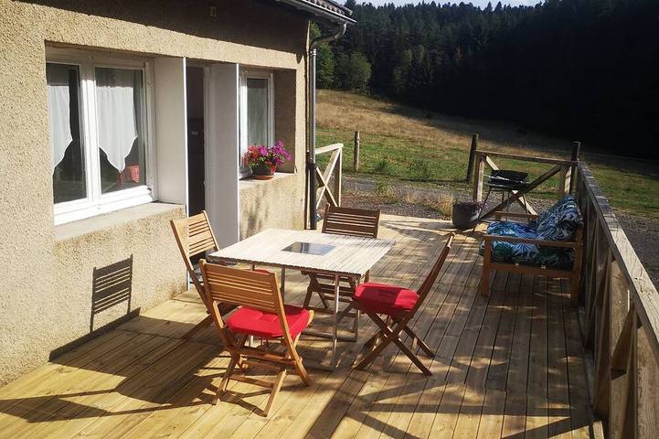 Gîte pour 8 personnes, avec jacuzzi ainsi que piscine et jardin