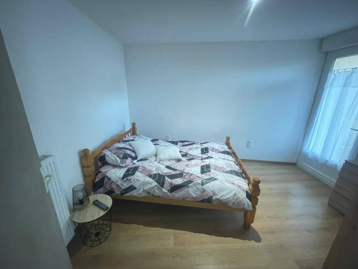 Appartement entier, One-Bedroom Apartment in Venarey-les-Laumes, Région de Montbard