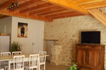 Gîte pour 8 personnes, avec jacuzzi et jardin à Noaillac