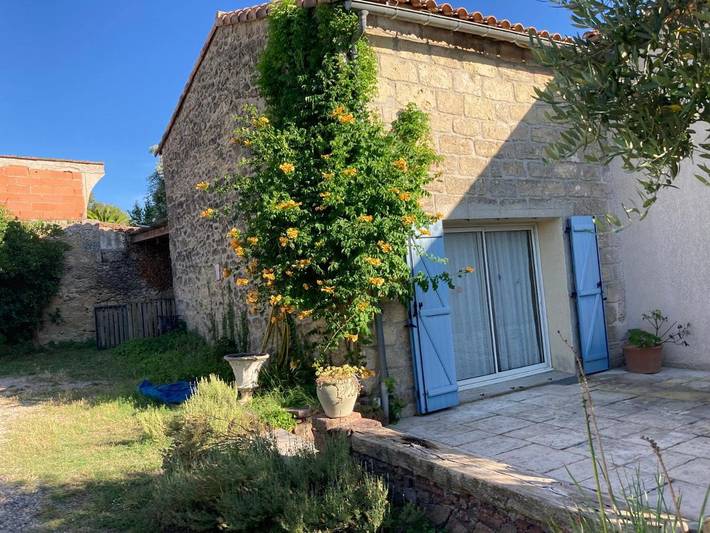 Gîte pour 4 personnes, avec vue ainsi que jardin et piscine, animaux acceptés à Le Pouget - 4