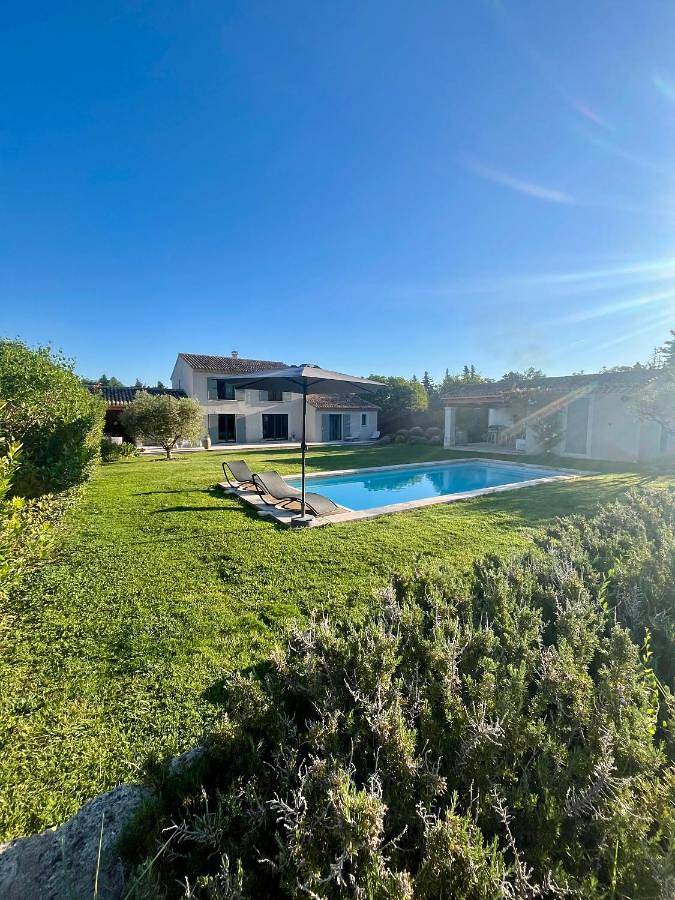 Gîte pour 2 personnes, avec jardin ainsi que vue et piscine à Saint-Étienne-du-Grès - 2
