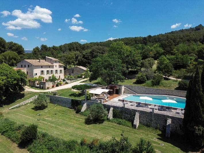 Location de vacances pour 15 personnes, avec Terrasse et Jardin ainsi que Piscine et Vue à Villars