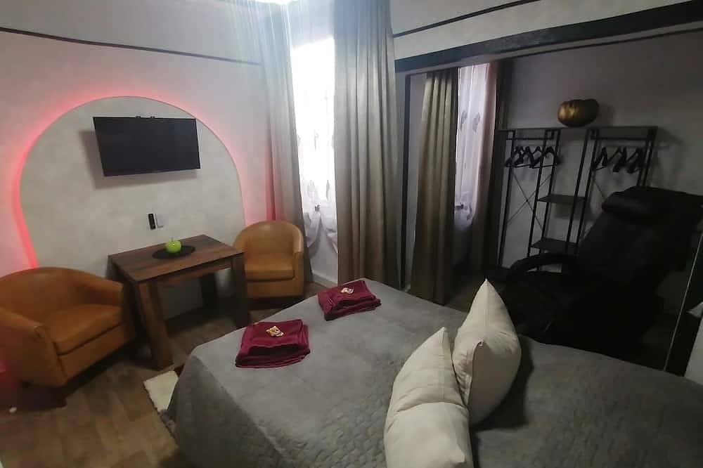 Ganze Wohnung, -Gold Suite- mit Netflix, Self-Check-In,  Fahrradraum, Wlan, Netflix in Wittenberge, Prignitz