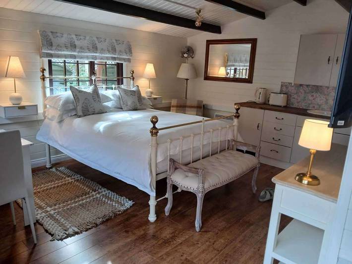 Lodge for 2 people, with Balcony and Garden in Southampton