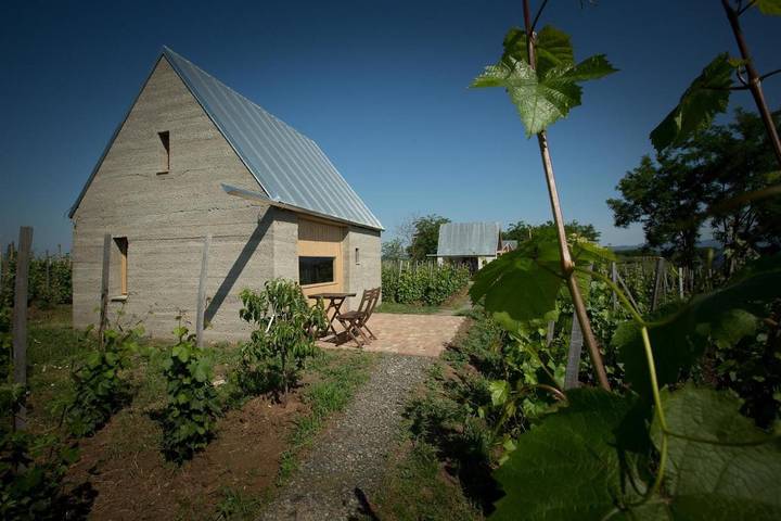 Gîte pour 2 personnes, avec piscine et jardin ainsi que vue et terrasse à Eger - 2