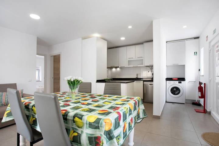 Casa de vacaciones 'Casa Ribeiro' con terraza y Wi-Fi in Praia de São Martinho do Porto, São Martinho do Porto