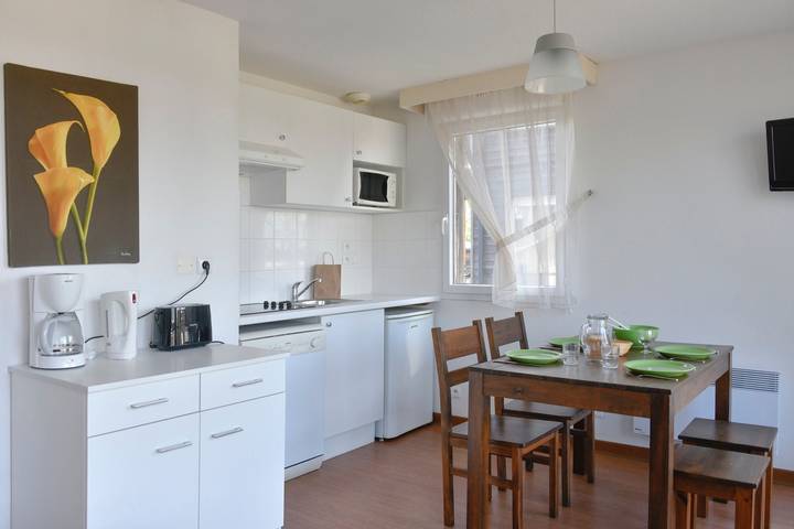 Location de vacances pour 6 personnes, avec piscine et balcon, animaux acceptés à Montréal (Gers)