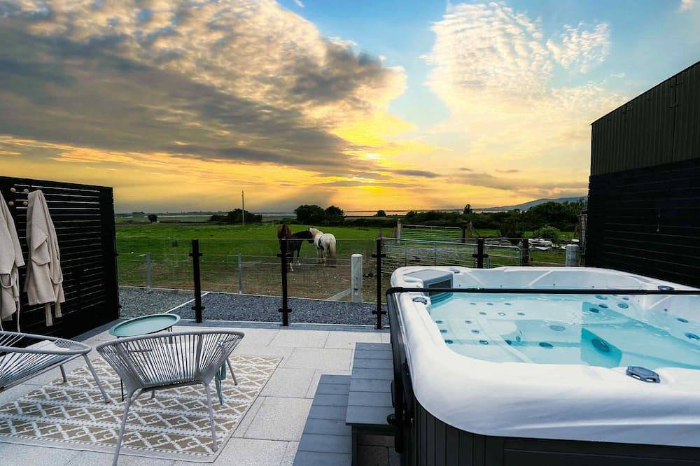 Stunning views from the private hot tub in Grafschaft Down