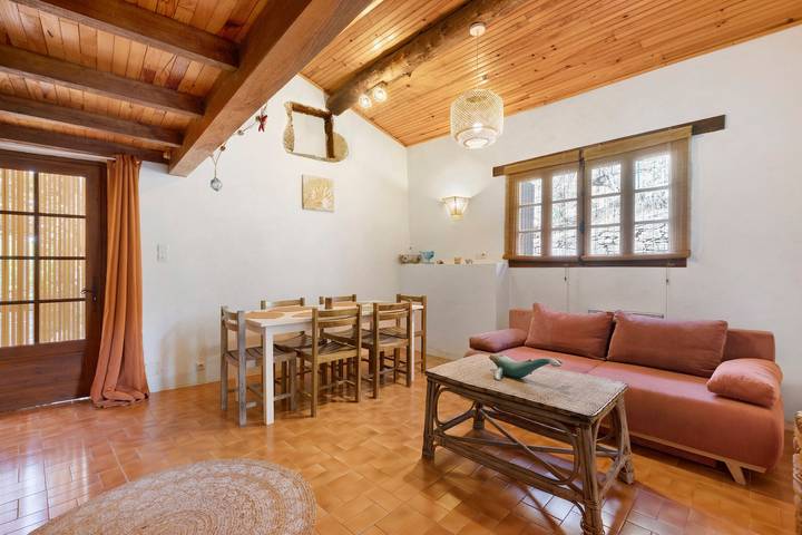 Gîte La Belle Étoile : vue montagne et terrasses privées in Saint-Julien (Hérault), Région de Béziers