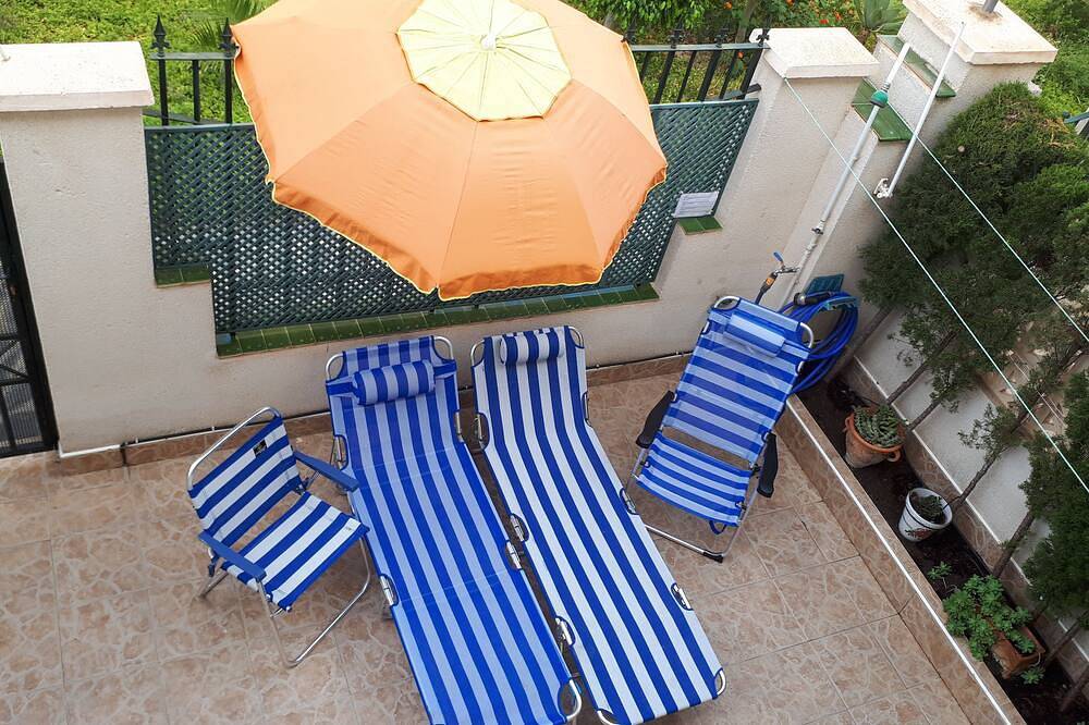 Centraal gelegen huis, terras, dicht bij strand en centrum, airco, gratis wifi. in Santa Pola, Costa Blanca