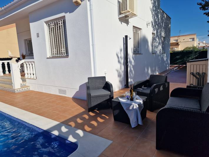 Location de vacances pour 6 personnes, avec terrasse et jardin, animaux acceptés à Riumar - 3