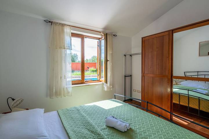 Stilvolle Villa**** beheiztem Schwimmbad, 2,5 km vom Meer entfernt, Grill, Wifi in Marčana, Südküste Istrien