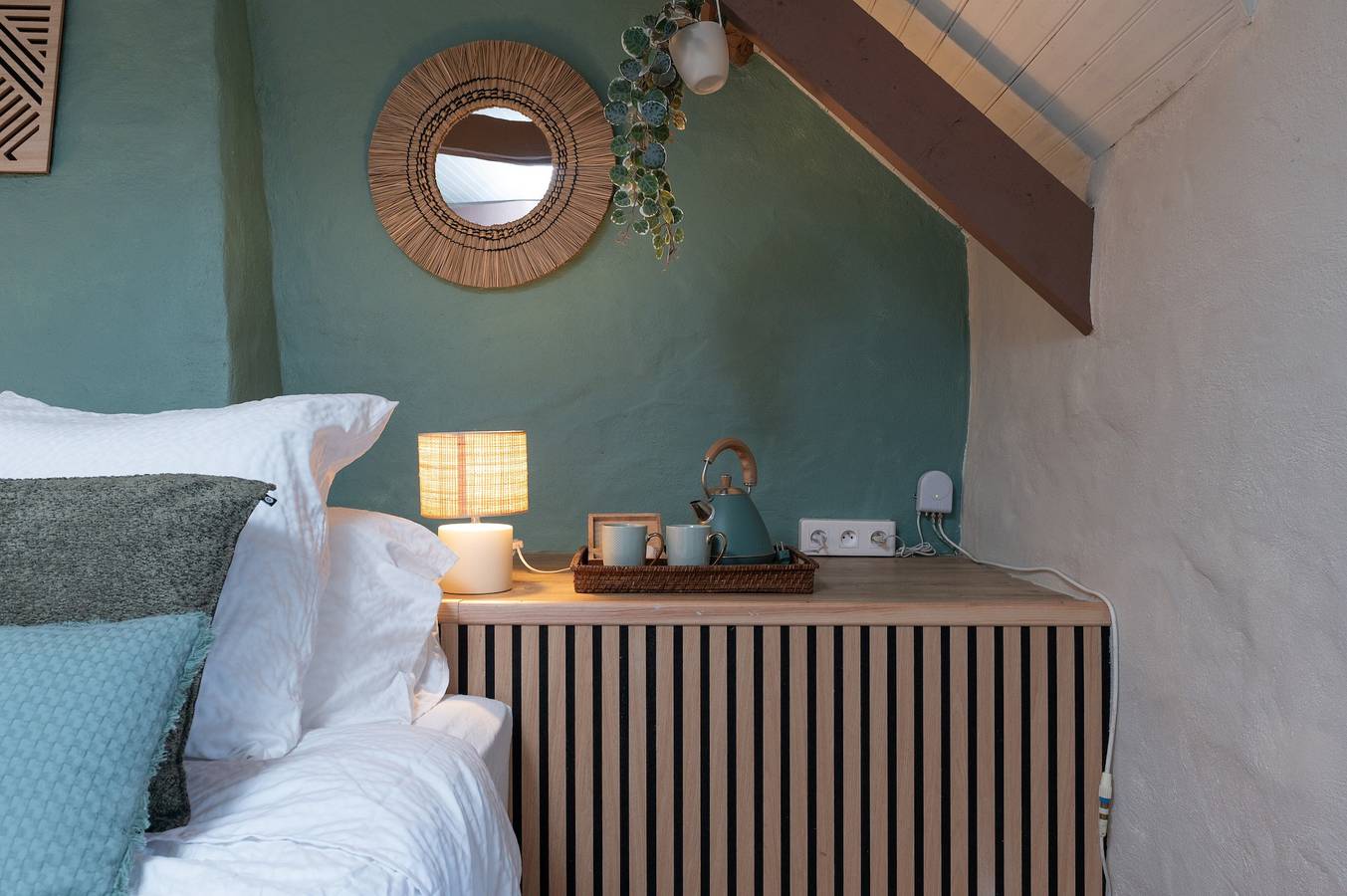 Maison d’hôtes « Chambre Carnac » avec salle d'eau et Wc privatifs, jardin et coin salon partagés. in Guilligomarc'h, Région de Quimper