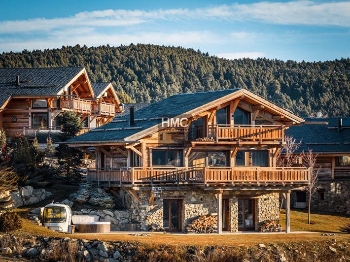 Chalet pour 12 personnes, avec jacuzzi ainsi que balcon et sauna à Bolquère
