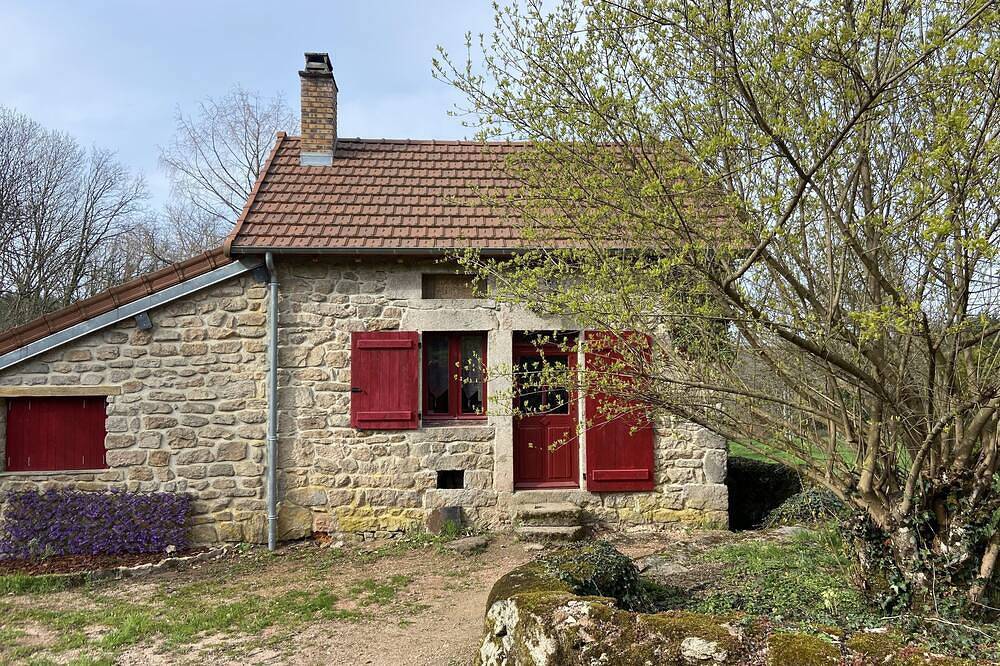 Little Poet's House in Quarré-les-Tombes, Parc naturel régional du Morvan