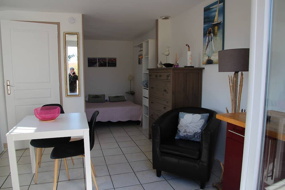 Appartement entier, Studio 2 personnes dans un village in Marsillargues, Côte méditerranéenne (France)