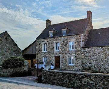 Cottage pour 5 personnes, avec vue et jardin à Quettehou