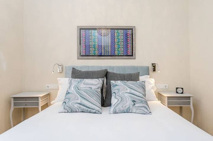 Appartement entier, Lovely and historic 3 bedroom home completely refurbished and designed for a pleasant and comfortable stay in Barcelona. in Cornellà de Llobregat, Baix Llobregat