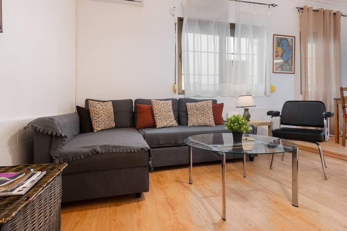 Apartamento entero, Apartamento 'El Oasis' con balcón, Wi-Fi y aire acondicionado in Casco Antiguo, Sevilla