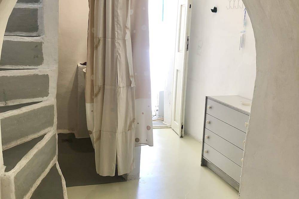 Cycladic White Stone House in super convinent location Chora in Cícladas