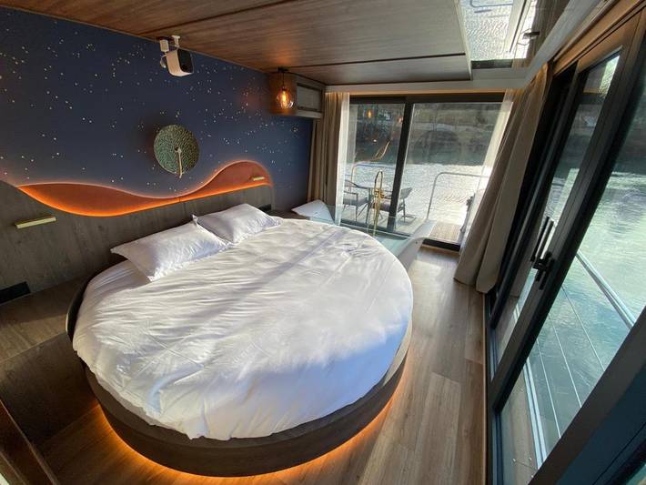 Hôtel pour 2 personnes, avec Balcon et Jacuzzi ainsi que Terrasse et Vue sur le lac à La Ferté-sous-Jouarre - 2