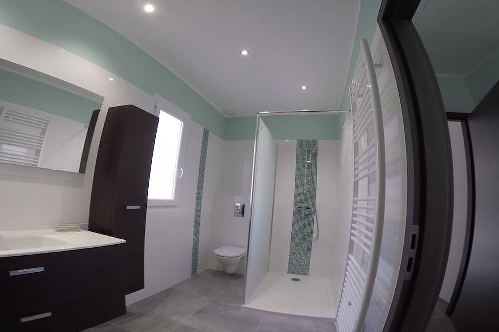 Air-conditioned house with garden close to beaches in Farinole, Calvi region