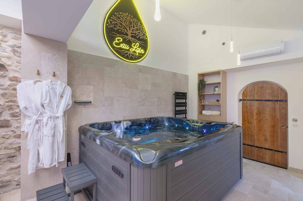 Villa Eau Loin with private spa and games room in Ver-sur-Launette, Río Oise