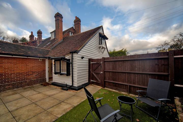 Charming 1 Bedroom Period Cottage in Sevenoaks in Kent