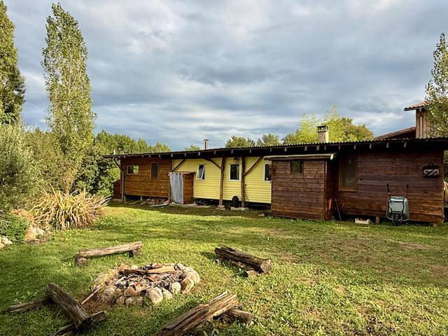 Gîte pour 4 personnes, avec jardin dans Montbrun-Bocage