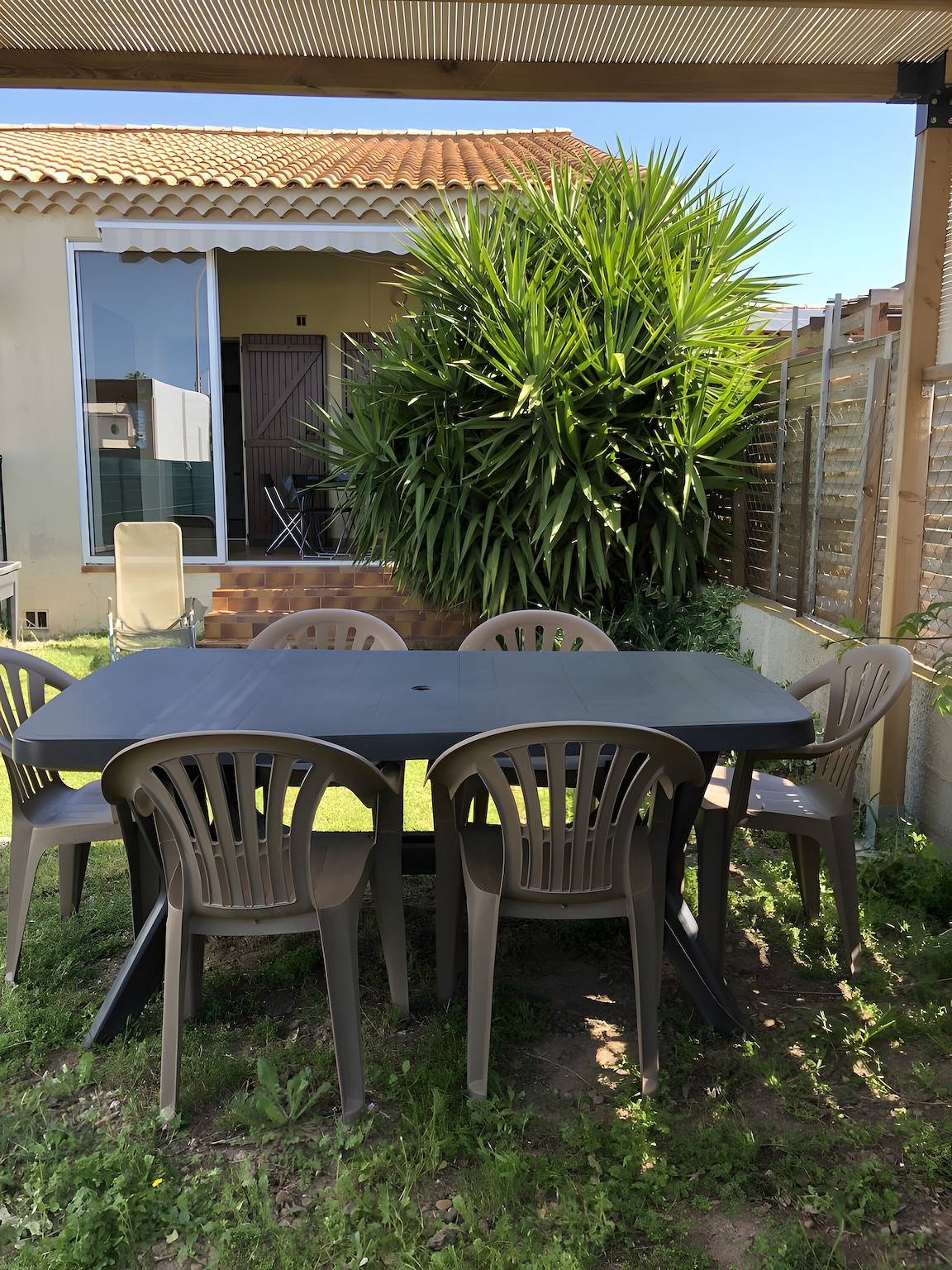 Gîtes Beau Soleil Agde : terrasse privée, jardin et climatisation in Agde, Côte d'Améthyste