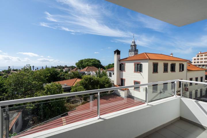 Ganze Wohnung, Madeira Meerblick - Pool und Komfort in Caniço in Caniço, Madeira