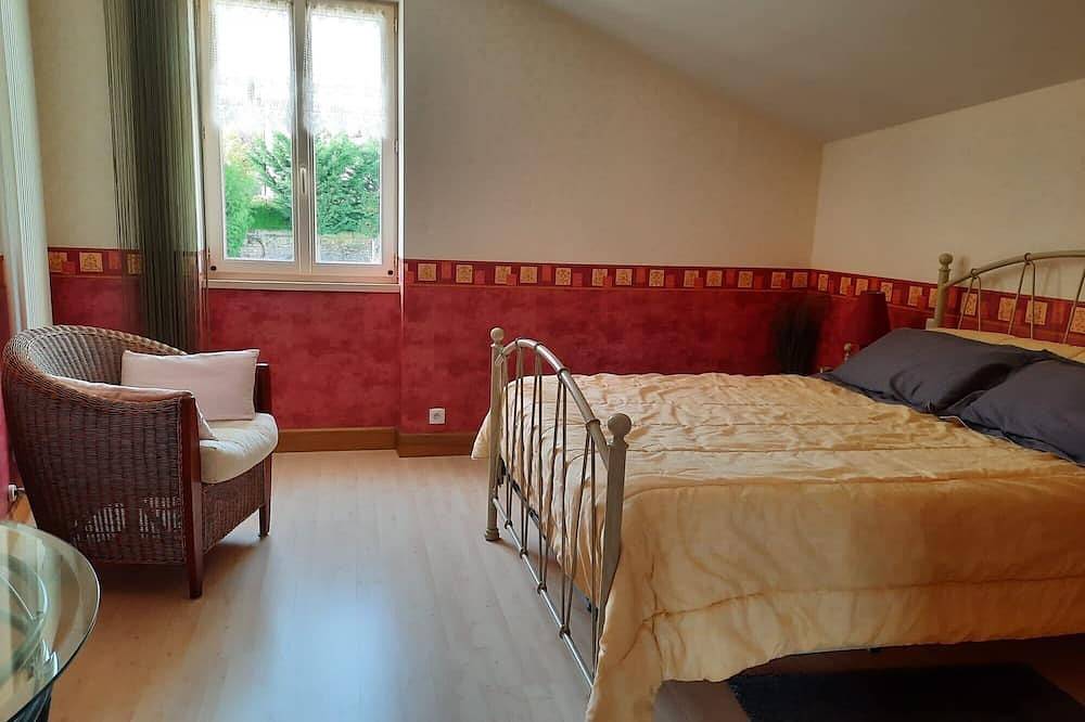 Maisonnette pour 2 personnes avec grande terrasse privée et parking in Souillac, Lot