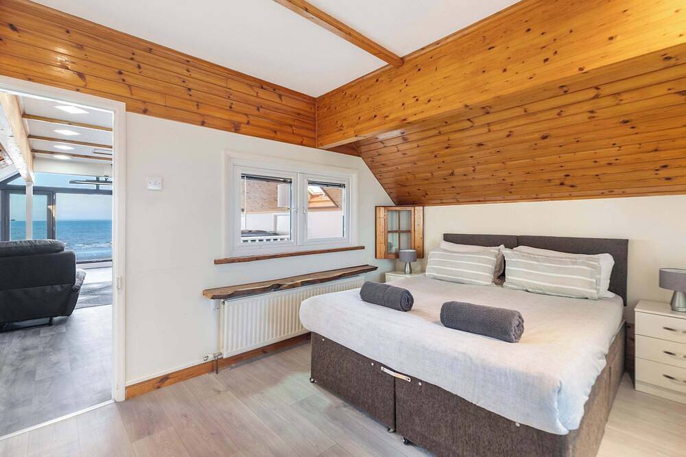Idyllic Seaside Stay with Stunning Views & Perfect for Families. in Pevensey, East Sussex