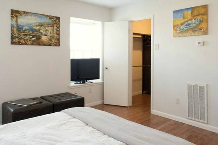 Apartment for 5 people, with pool and yard in Houston