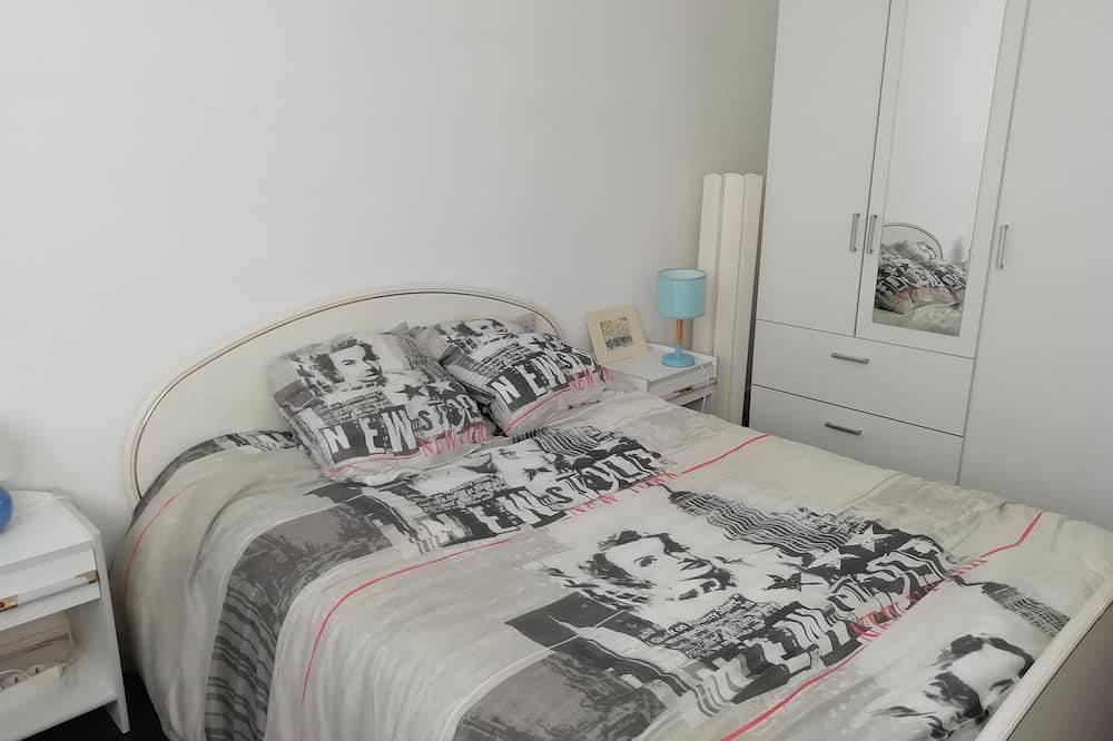 Entire apartment, Apartment on the ground floor over-high (8 steps) in Le Mans, Sarthe