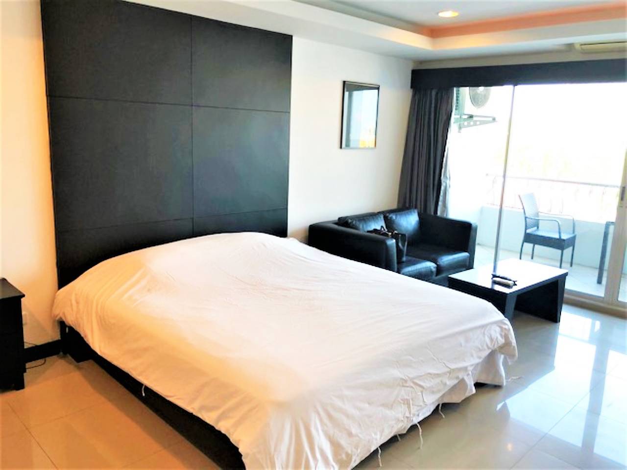 Ganze Ferienwohnung, Platinum Suites, Thepprasit Road - großes Studio auf der obersten Etage in Pattaya, Chon Buri