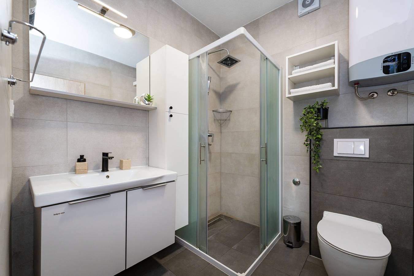 Cały apartament, Sea view apartment Klara in Szybenik, Żupania szybenicko-knińska