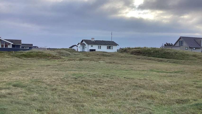 Ferieudlejning for 4 personer, med udsigt i Lild Strand