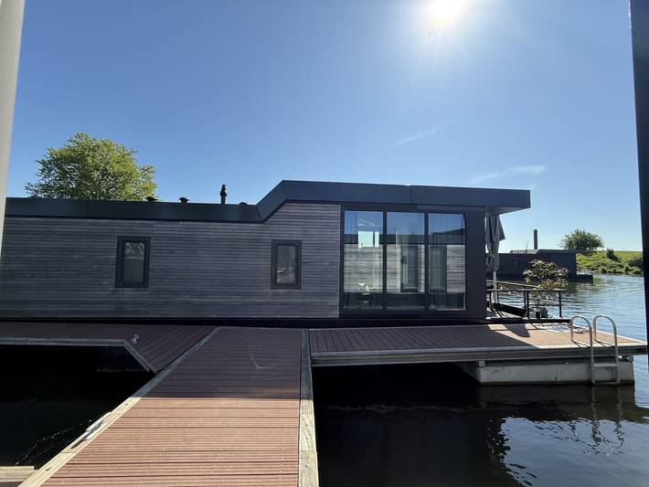 Boot für 4 Personen, mit Terrasse und Seeblick