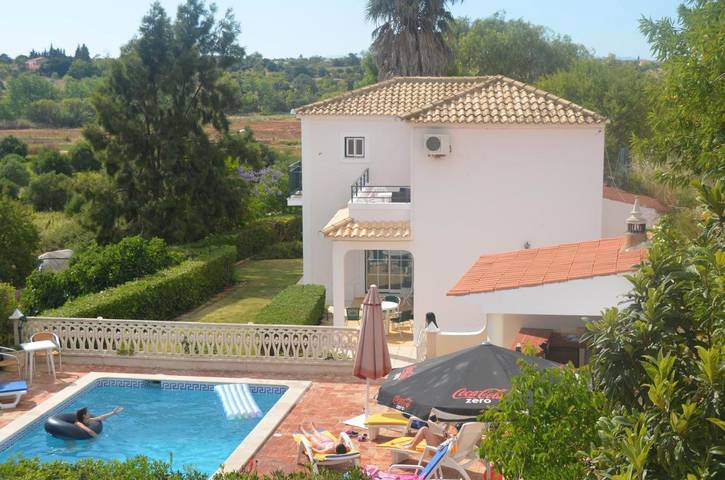 Casa de férias para 7 pessoas, com Varanda e Terraço e ainda Jardim and Piscina em Pêra