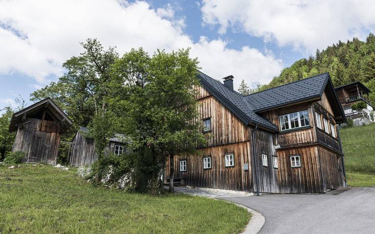 Ferienhaus für 6 Personen, mit Balkon und Terrasse sowie Garten und Sauna in Grundlsee